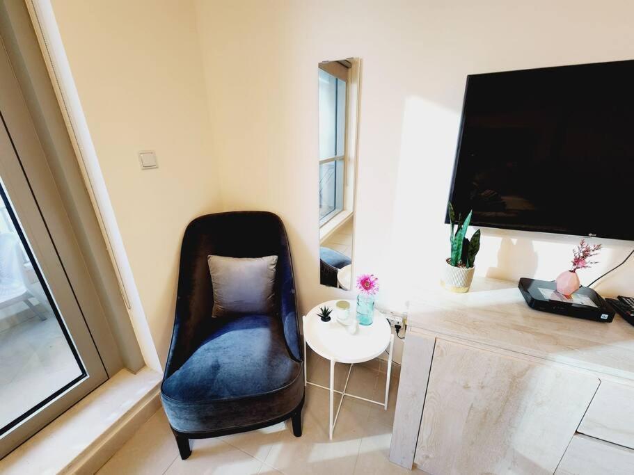 Stylish For Rent Close To Burj Khalifa At Downtowen Dubai